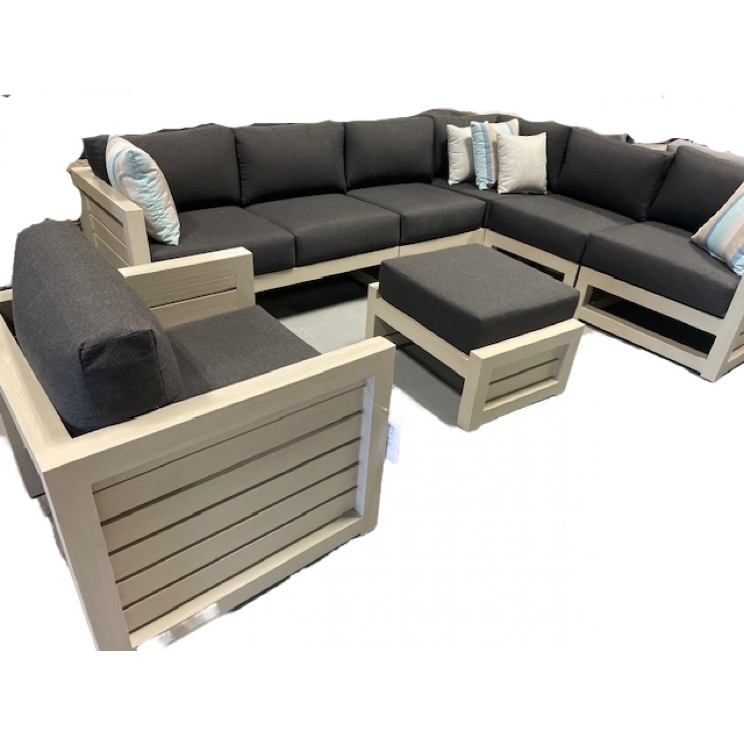 Lakeview Outdoor Sectional Dove